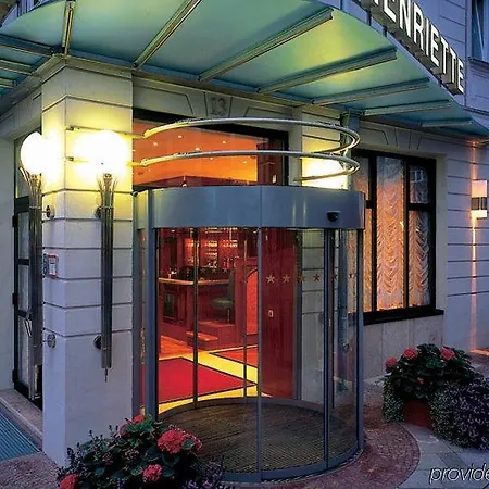 Hotel Living Mitte 4*