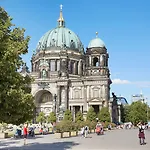 Living Mitte 4*