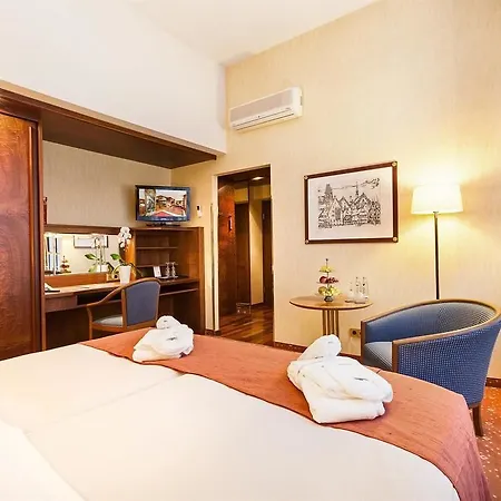 Living Mitte Otel 4*