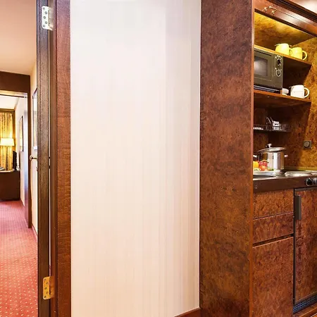 Otel Living Mitte 4*