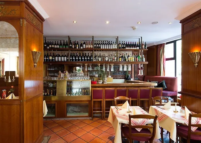 Living Mitte Hotell 4*