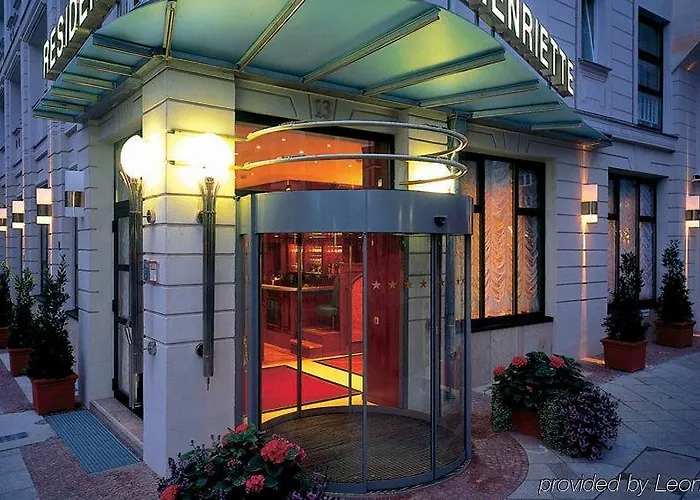 Otel Living Mitte 4*