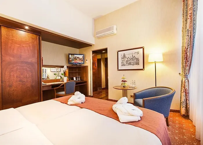 Living Mitte Otel 4*