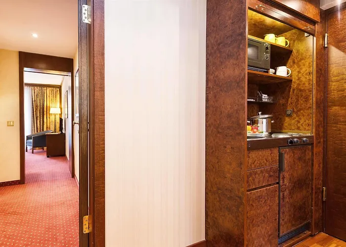 Otel Living Mitte 4*