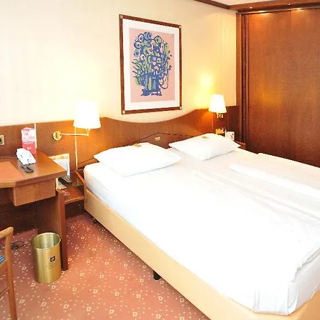 Living Mitte 4*